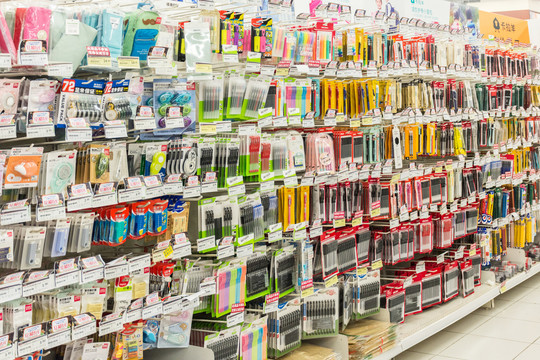 從辦公用品到日用百貨 現代綜合零售店的多元服務之道